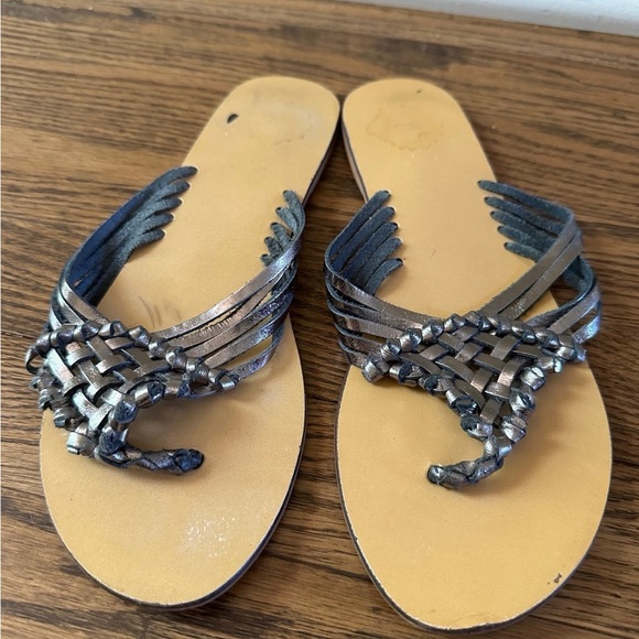 Urban Outfitters Metallic Silver Pewter Flat Sandals old - Picture 1 of 3